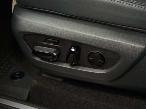 Used 2026 Lexus GX 550 w/ Accessory Package (32) image 22