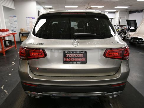 Used 2021 Mercedes-Benz GLC 300 4MATIC image 7