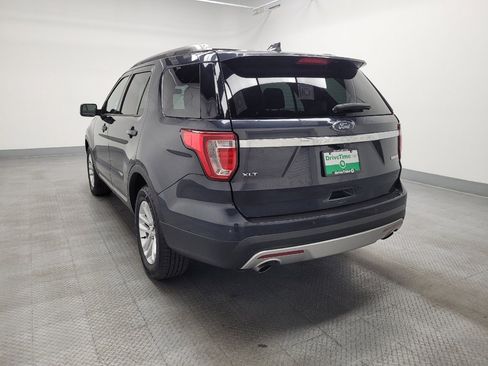 Used 2017 Ford Explorer XLT w/ Equipment Group 202A FWD image 5