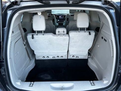 Used 2020 Chrysler Pacifica Limited w/ Tire & Wheel Group image 38