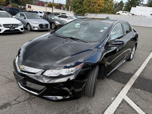 Used 2018 Chevrolet Volt Premier w/ Driver Confidence Package image 4