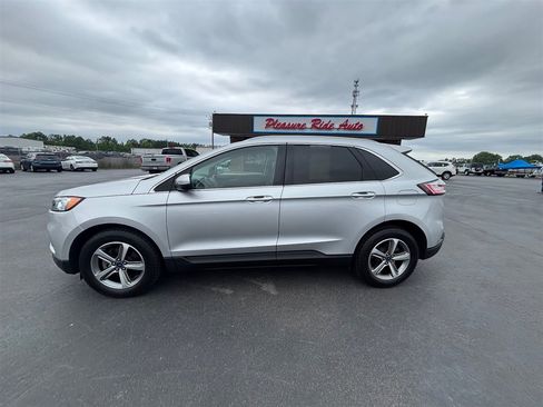 Used 2019 Ford Edge SEL w/ Equipment Group 201A FWD image 2
