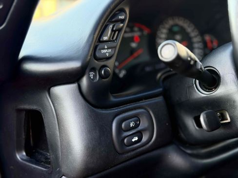 Used 2000 Chevrolet Corvette Coupe w/ Memory Pkg RWD image 19