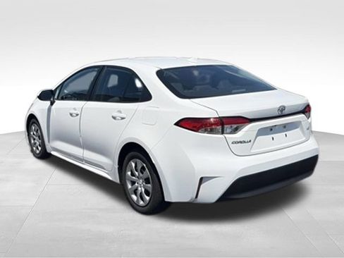 Used 2024 Toyota Corolla LE FWD image 5