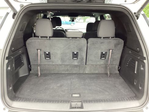 Used 2025 Chevrolet Traverse LT FWD image 15