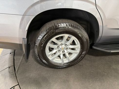 Certified 2022 Chevrolet Tahoe LT w/ Luxury Package AWD/4WD image 37