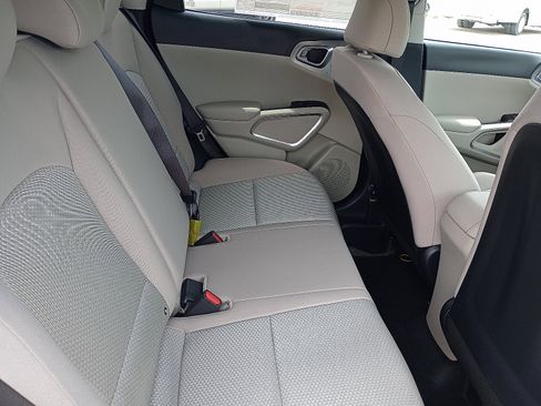 Used 2025 Kia Soul LX w/ LX Technology Package image 8