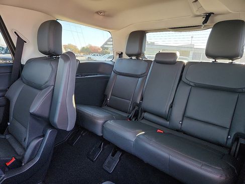 New 2025 Ford Expedition Active image 5