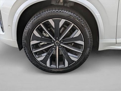 Certified 2026 Volvo XC90 B6 Plus w/ Protection Package Premier image 9