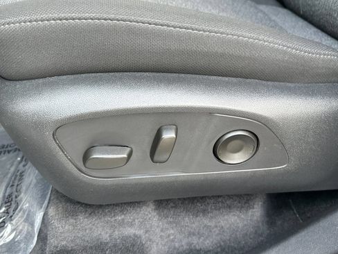 Certified 2025 GMC Acadia Elevation FWD image 12