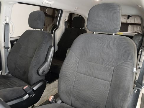Used 2013 Dodge Grand Caravan American Value Package image 12