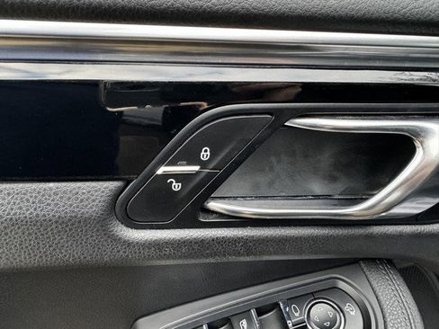 Used 2015 Porsche Macan S image 15