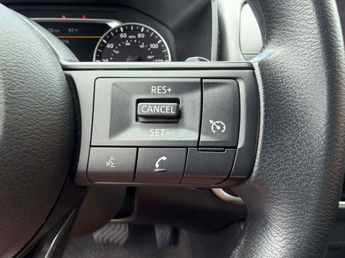 Used 2023 Nissan Rogue S FWD image 8