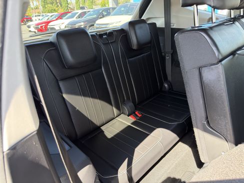 Used 2024 Volkswagen Tiguan SE FWD image 14