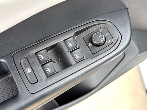 New 2026 Volkswagen Taos SE FWD image 13