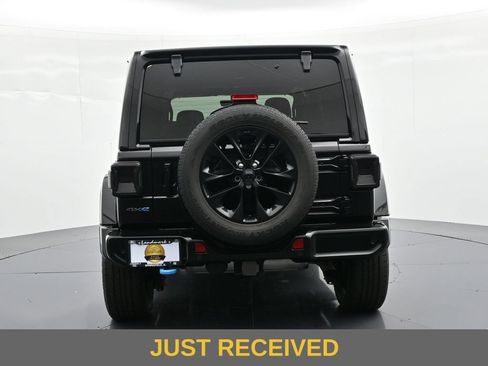 Used 2021 Jeep Wrangler Unlimited Sahara AWD/4WD image 7