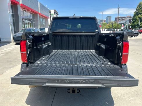 Certified 2025 Toyota Tacoma SR5 AWD/4WD image 22