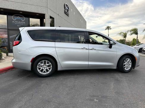 Used 2022 Chrysler Voyager LX FWD image 10