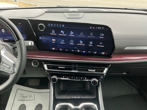 Used 2024 Chevrolet Traverse Z71 w/ Enhanced Driving Package image 25