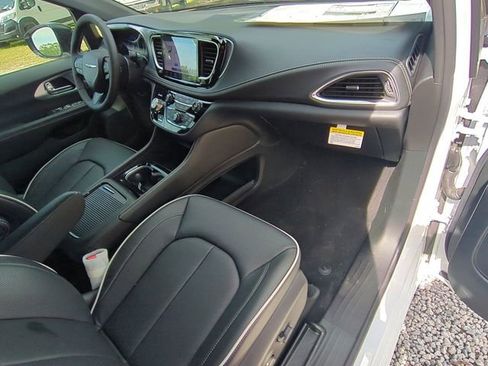 New 2026 Chrysler Pacifica Limited w/ S Appearance Package FWD image 35