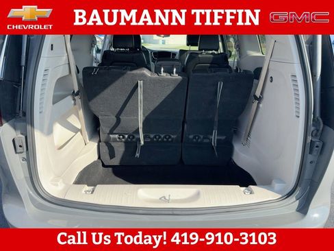 Used 2023 Chrysler Pacifica Touring-L FWD image 10