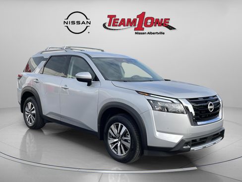 New 2025 Nissan Pathfinder SL image 1