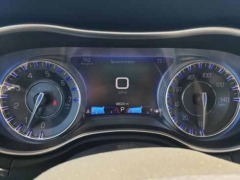 Used 2018 Chrysler 300 Touring L AWD/4WD image 32