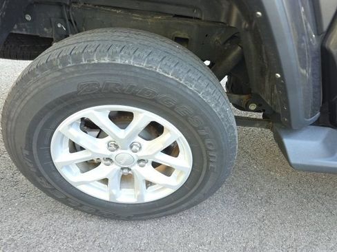 Used 2023 Jeep Gladiator Sport AWD/4WD image 6