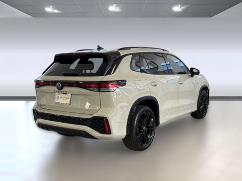 New 2026 Volkswagen Tiguan SE R-Line FWD image 9