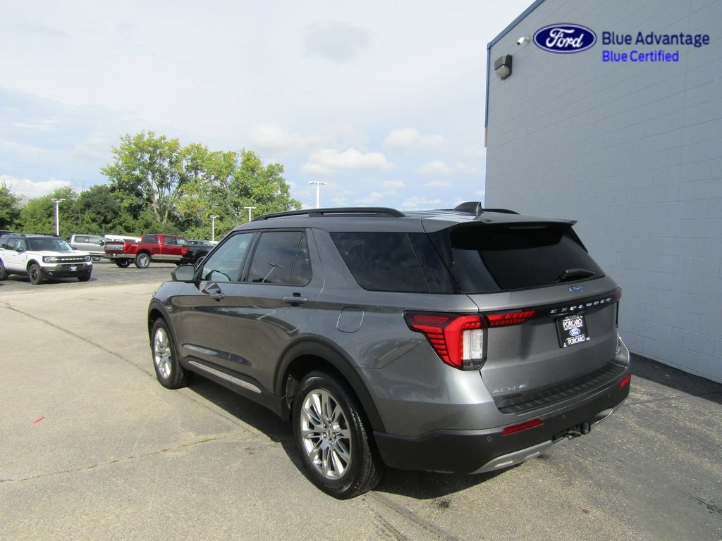 Certified 2025 Ford Explorer Active w/ Active Comfort Package AWD/4WD image 5