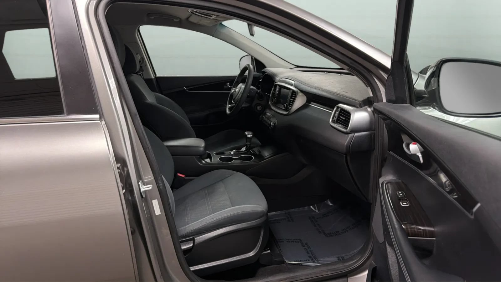 Used 2019 Kia Sorento L FWD image 21