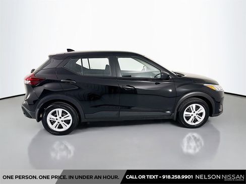 Certified 2025 Nissan Kicks Play S image 4