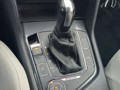 Used 2018 Volkswagen Tiguan S image 12