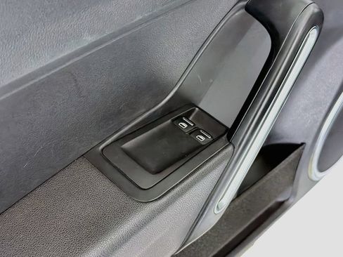 Used 2019 Volkswagen Beetle 2.0T SE FWD image 19