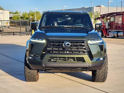 Used 2025 Lexus GX 550 w/ Accessory Package (2T) AWD/4WD image 2