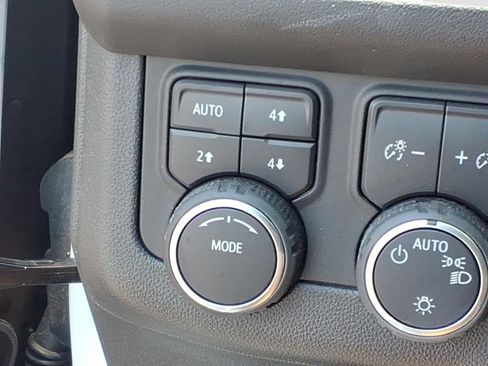 Used 2024 Chevrolet Tahoe Z71 w/ Luxury Package AWD/4WD image 28
