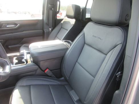 New 2026 GMC Yukon Denali w/ Denali Reserve Package AWD/4WD image 11