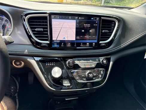 New 2026 Chrysler Pacifica Select image 20