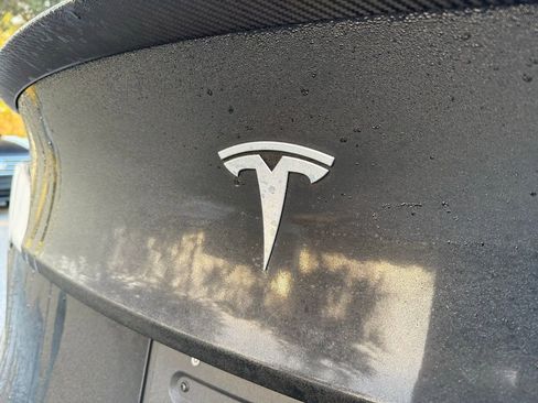 Used 2023 Tesla Model Y Performance image 11