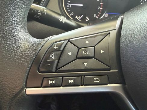 Used 2020 Nissan Rogue Sport S FWD image 13