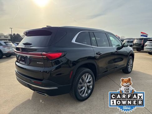 Used 2025 Buick Enclave Preferred image 4