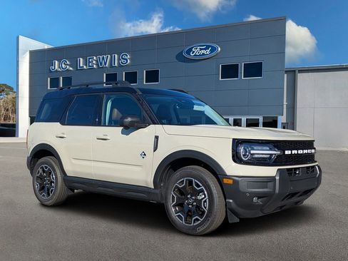 New 2025 Ford Bronco Sport Outer Banks w/ Outer Banks Tech Package+ AWD/4WD image 1