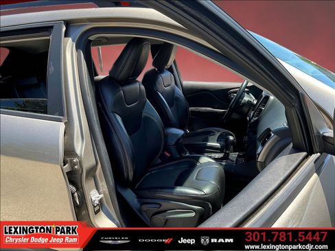 Used 2020 Jeep Cherokee Latitude w/ Quick Order Package 26F North AWD/4WD image 29