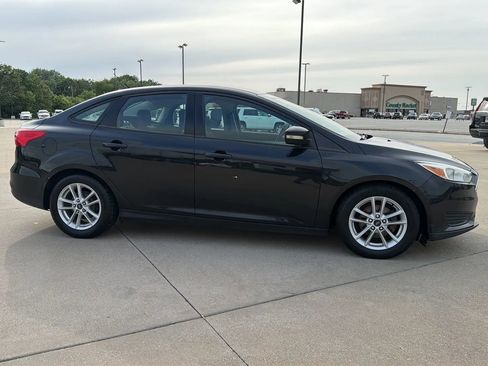 Used 2015 Ford Focus SE FWD image 23