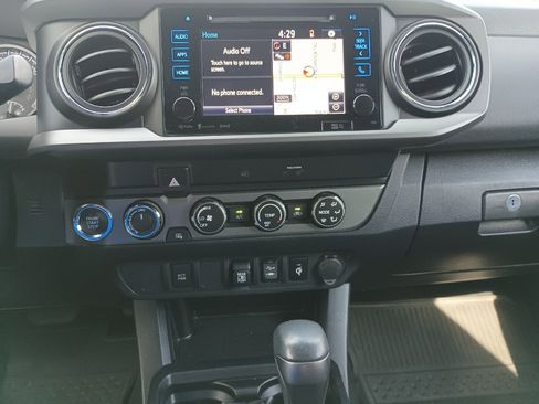 Used 2019 Toyota Tacoma TRD Sport AWD/4WD image 23
