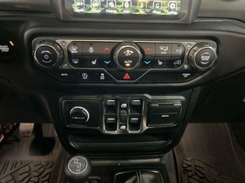 Used 2021 Jeep Wrangler Unlimited Sahara AWD/4WD image 18