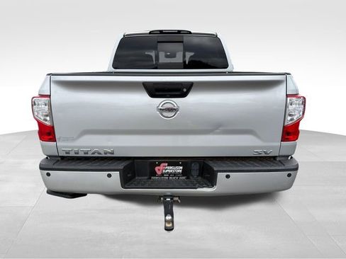Used 2019 Nissan Titan SV w/ SV Convenience Package RWD image 6