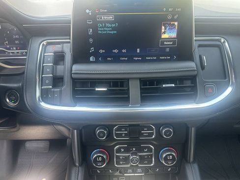 Used 2024 Chevrolet Suburban Z71 w/ Luxury Package AWD/4WD image 32