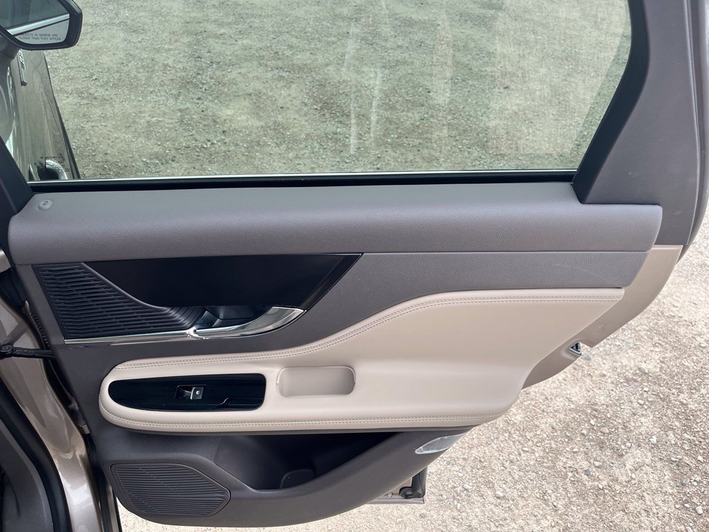 Used 2020 Lincoln Corsair AWD w/ Premium Package image 33