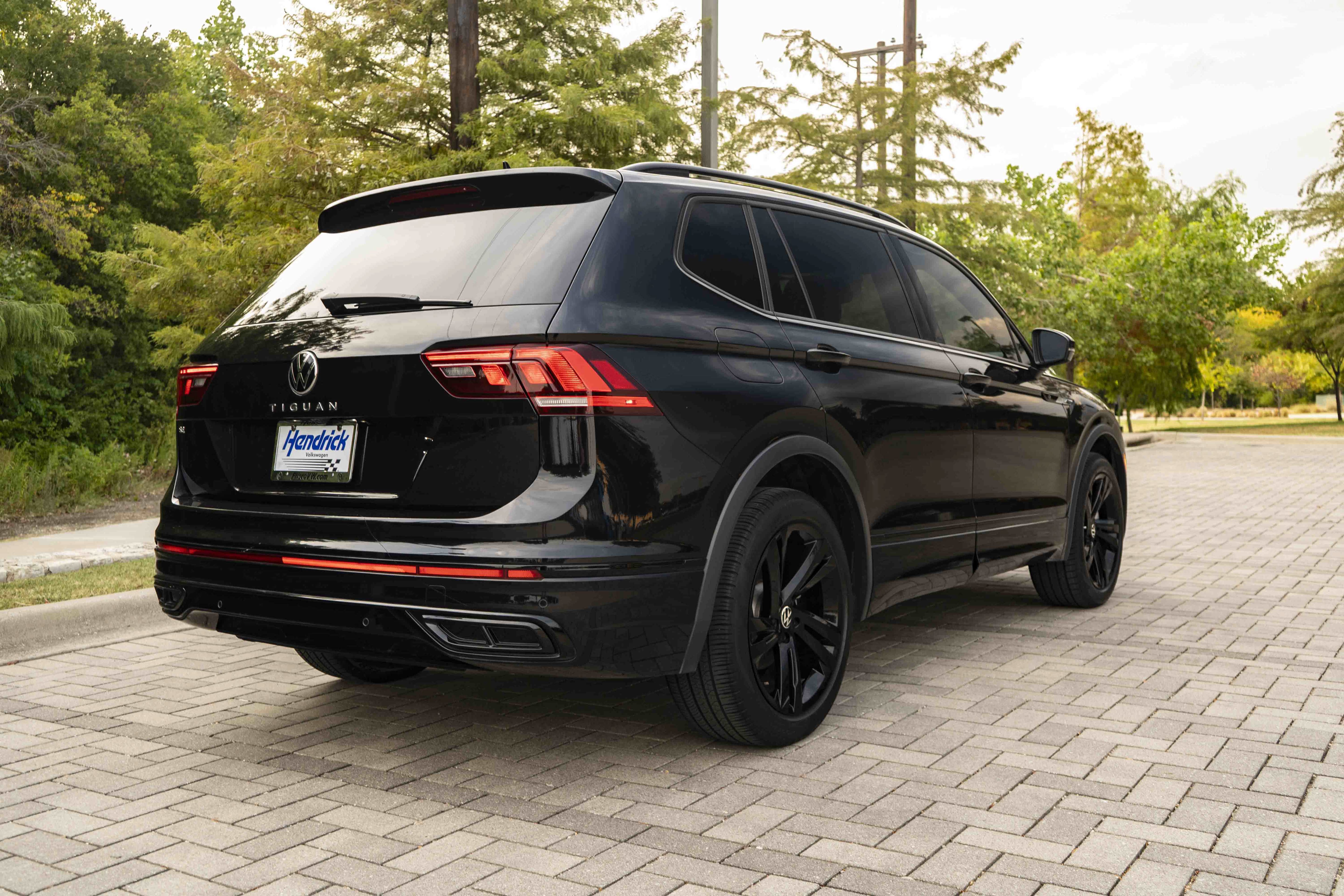 Certified 2023 Volkswagen Tiguan SE R-Line FWD image 8